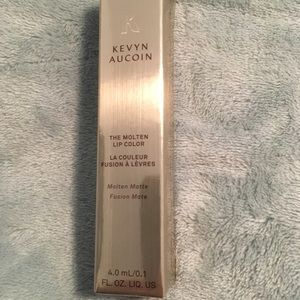 Brand new in box Kevyn Aucoin 👄